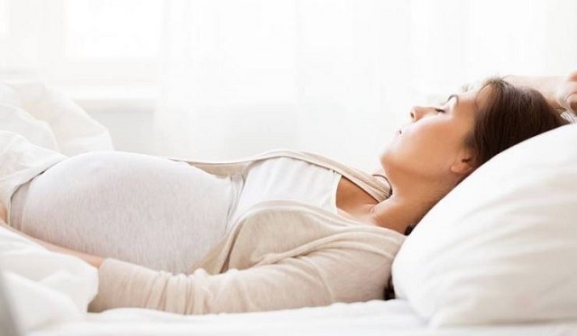 Tư thế ngủ thoải mái khi mang thai để giữ an toàn cho thai nhi 2